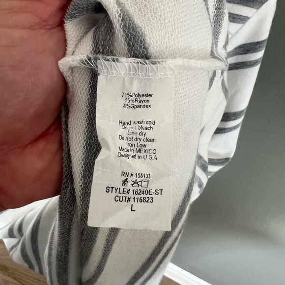 Pink Clover Daisee Button Back Detail Knit Tee - Picture 7 of 7